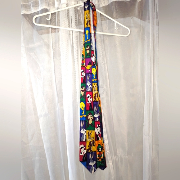 Warner Bros. Other - 100% Silk Looney Tunes Tie Colourful Characters
